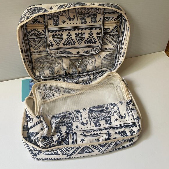 Travel Toiletry Hanging Bag with Mesh - Picture 5 of 10